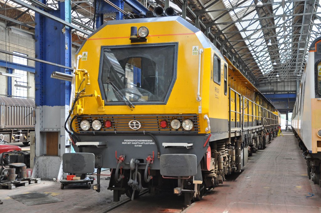 spenorailgrinderdr79221eastleighworks30thjuly2012.jpg