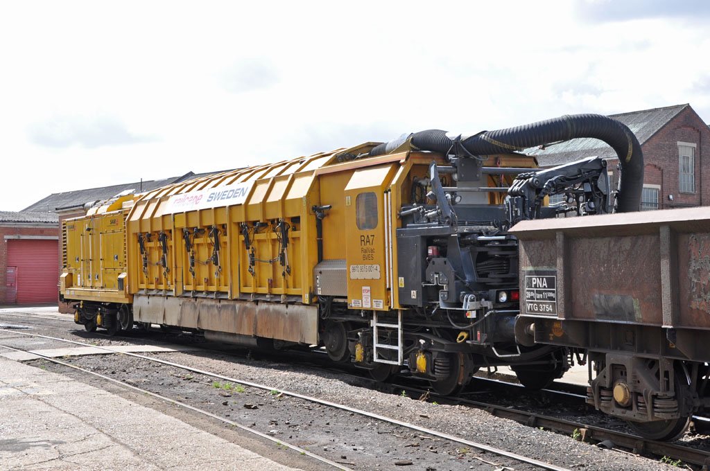railvac95150014eastleighworks11thaugust20144.jpg