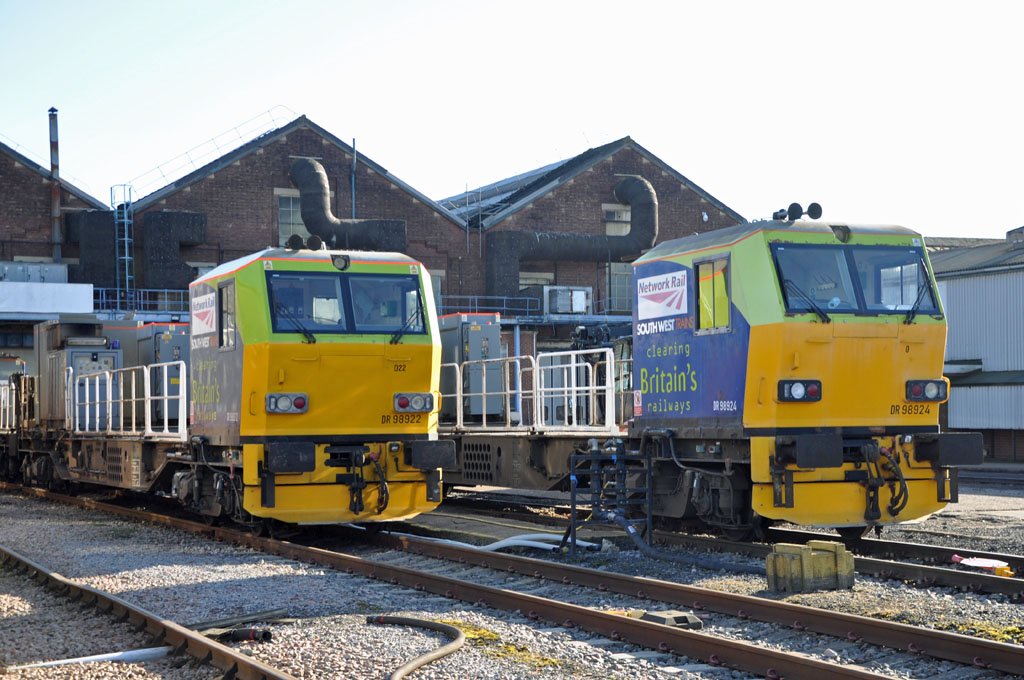 dr98922anddr98924eastleighworks17thfebruary2015.jpg