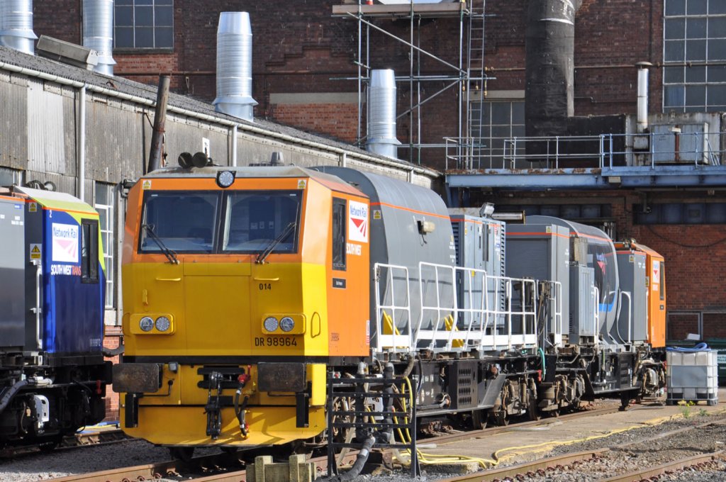 dr98964anddr98914eastleighworks23rdseptember2016.jpg