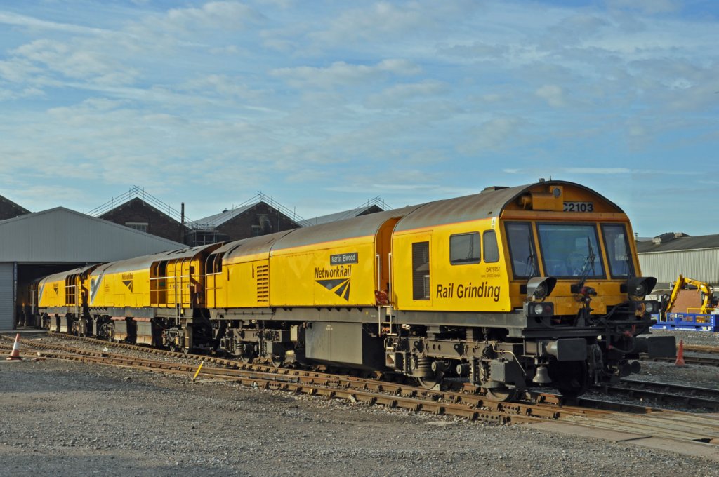 c2103railgrinderdr79257dr79256anddr79255eastleighworks13thjuly2017.jpg