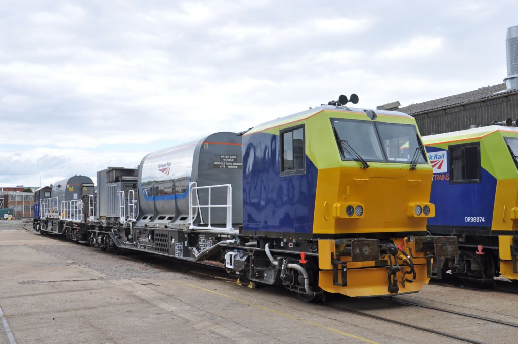 mpvdr98923anddr98973eastleighworks4thaugust2017.jpg