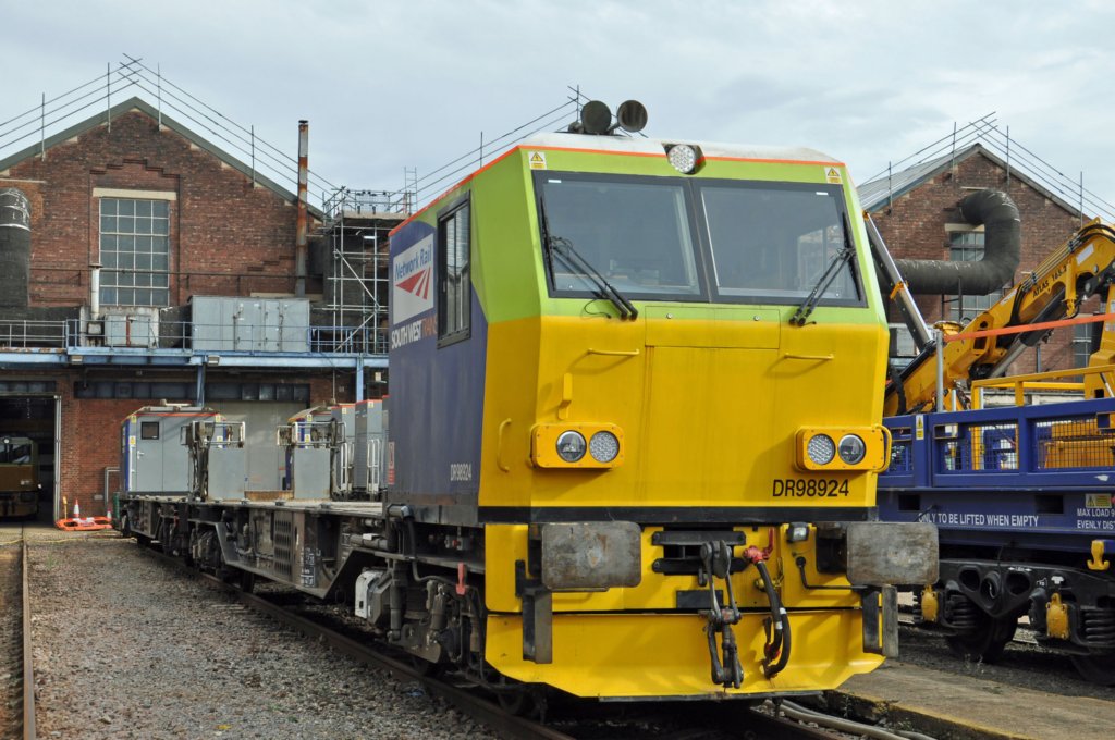 mpvdr98924anddr98974eastleighworks14thaugust2017.jpg