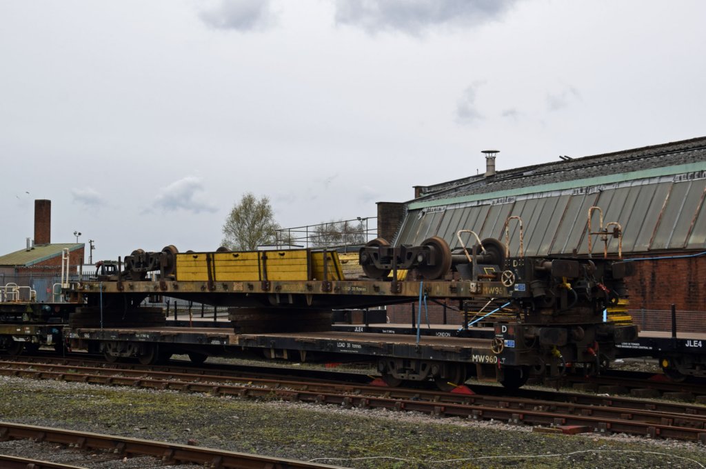 lumw960andmw961eastleighworks5thapril2019.jpg