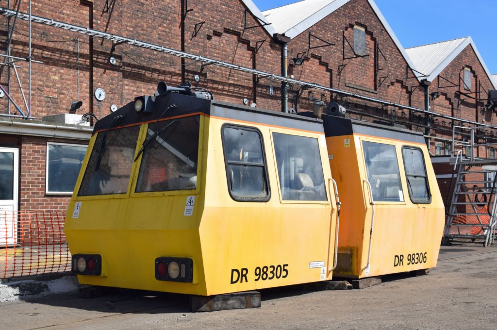 cabsofdr98305anddr98306eastleighworks25thapril2019.jpg