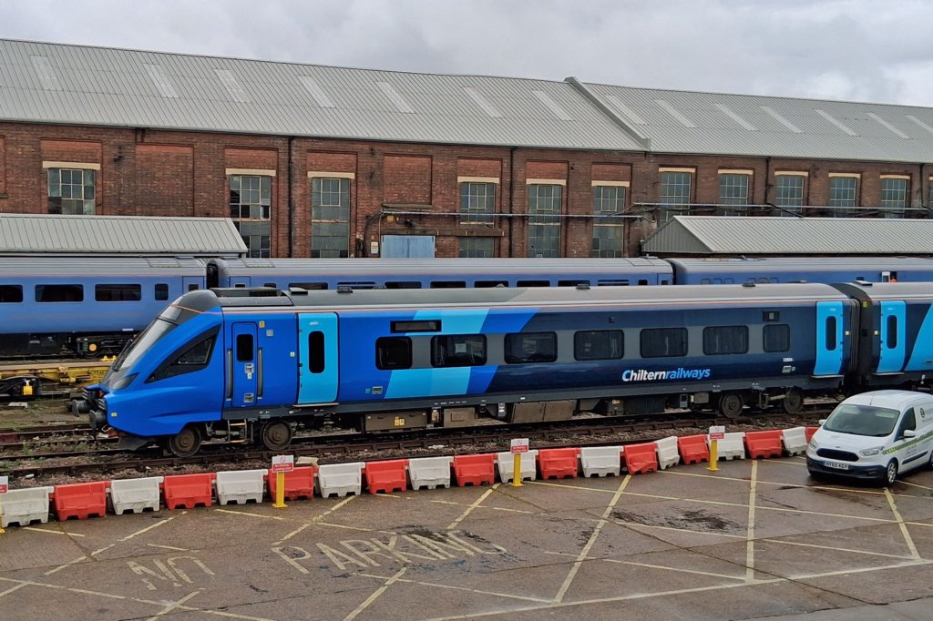 mk5dt12806eastleighworks29thoctober2025.jpg