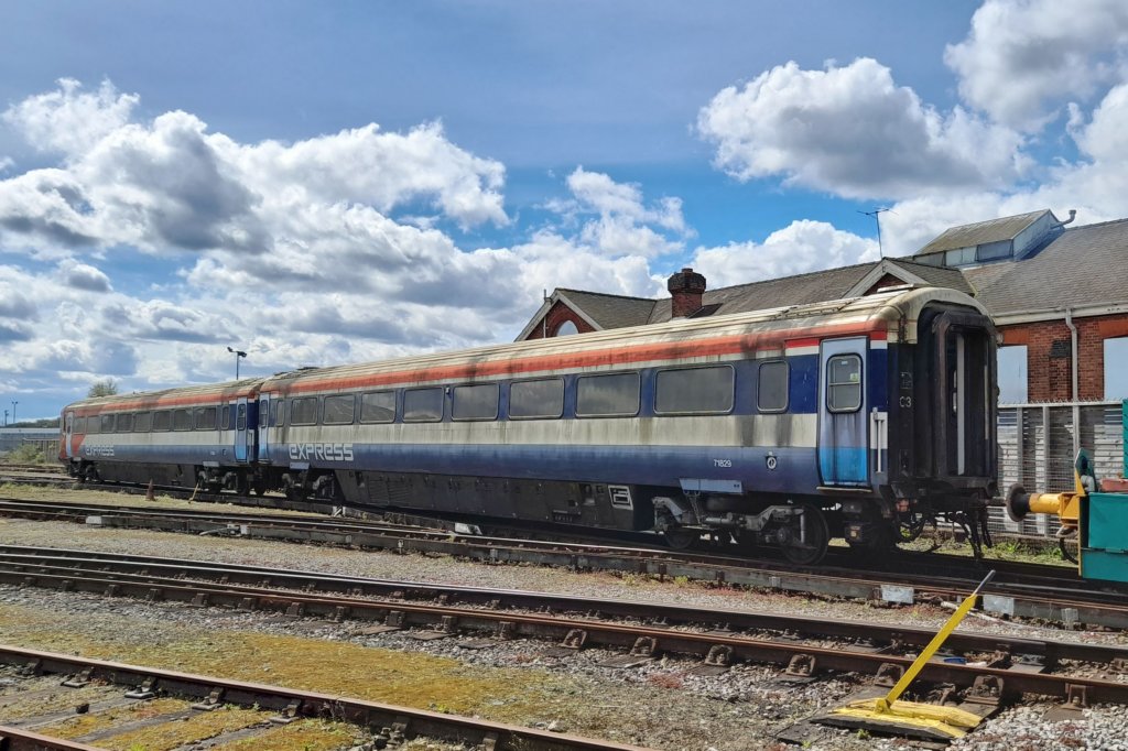 class442s71829and77393442412eastleighworks17thapril2024.jpg